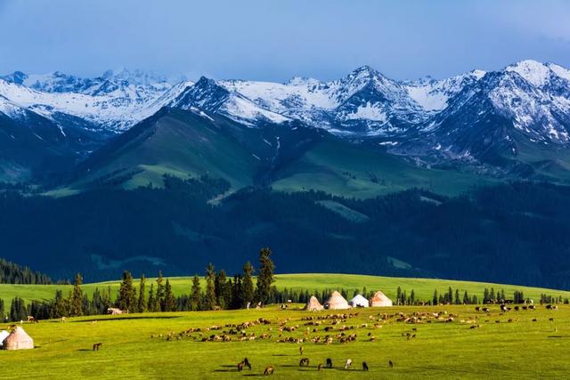 多元文化交融下的新疆地区发展研究